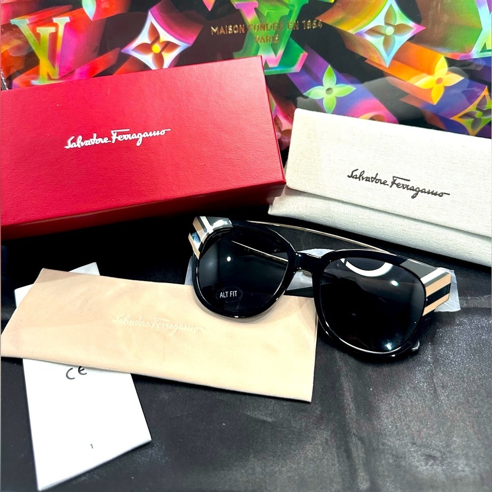 Salvatore Ferragamo SF882SA Cat-eye Sunglasses Black Grey 54mm Box Case NWOT - Picture 1 of 9
